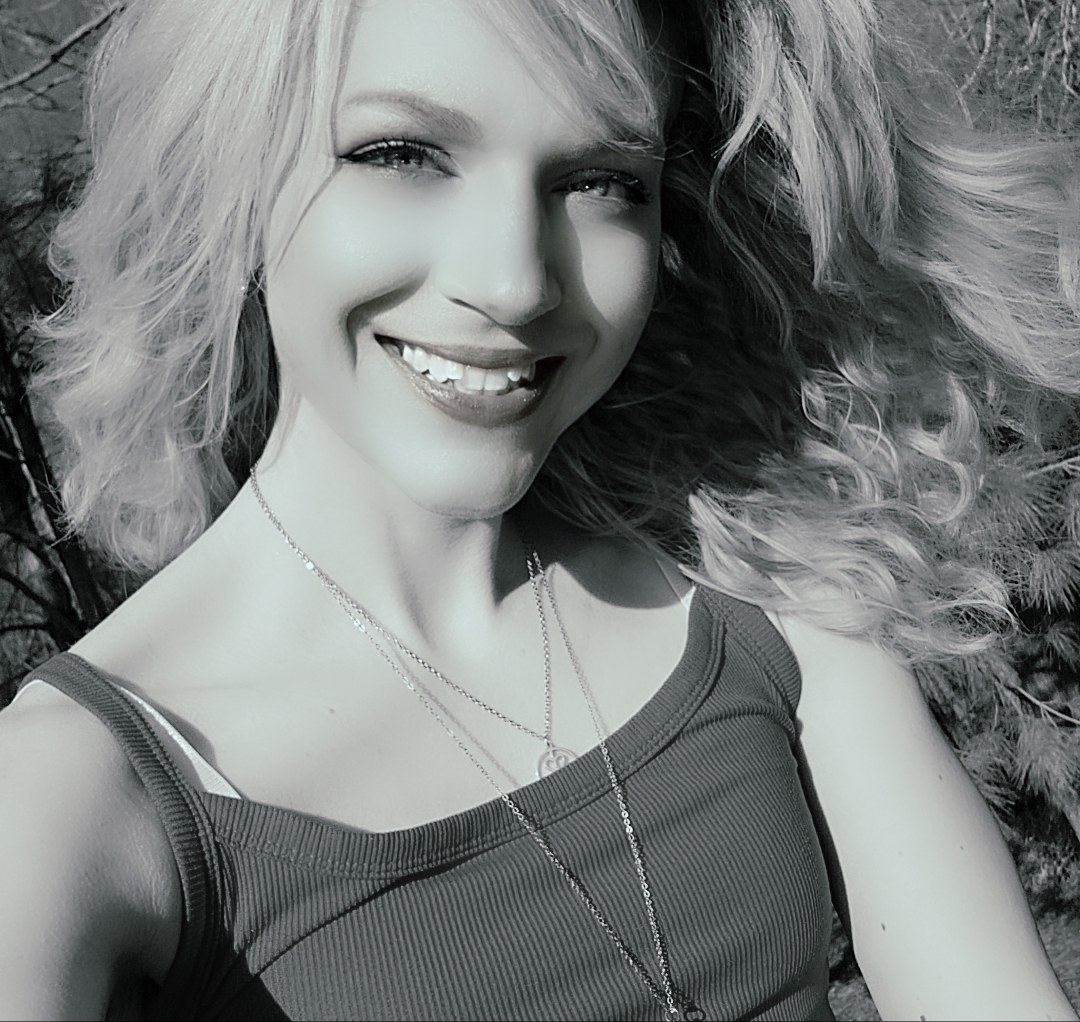 Amanda smiling, black and white portrait